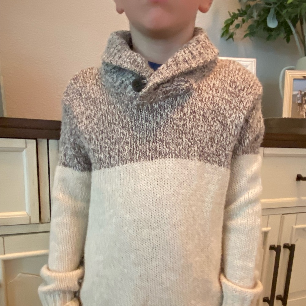 Boy sweater, size Small